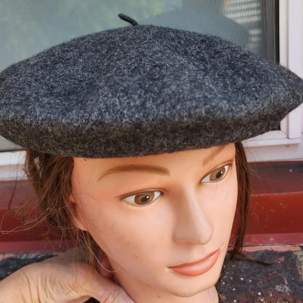 Vintage gray beret‎